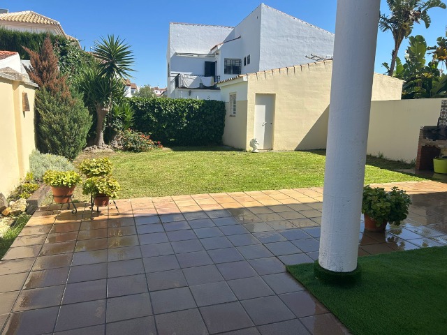 Chalet Calle Corvina , Urbasur