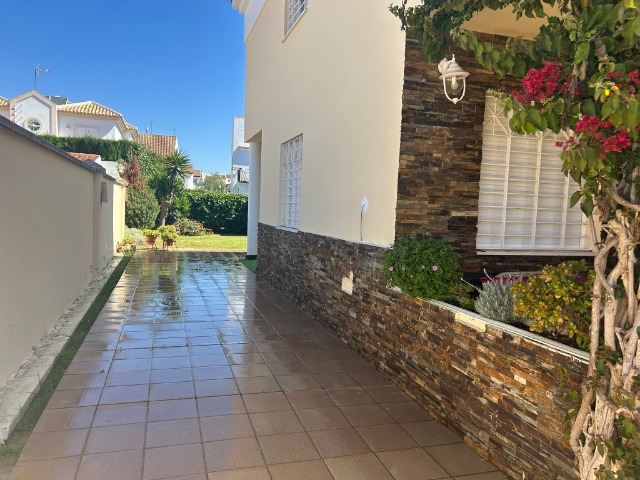 Chalet Calle Corvina , Urbasur